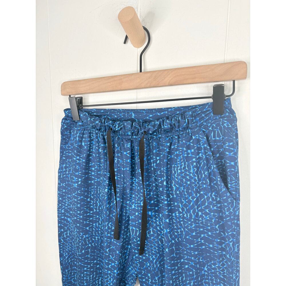 Lululemon Slim Jet Crop Joggers Size 2 Pants Blue Samba Snake Print - Picture 5 of 9